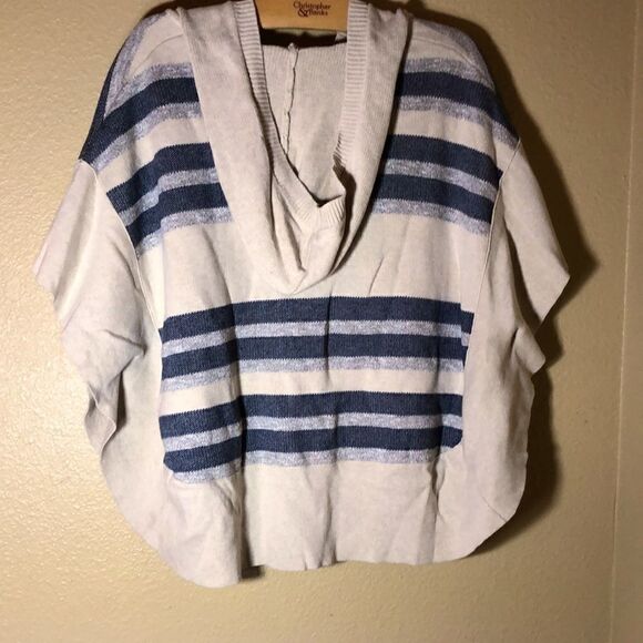 American Eagle Outfitters Poncho Sweater very roomy XS/S Cute - Picture 2 of 9